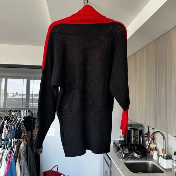 Vintage 80s Floral Embroidered Turtleneck Sweater | Ramie Cotton | Red Black - Picture 4 of 5